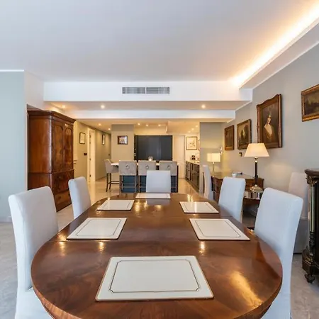 Lavish Seafront Apartment