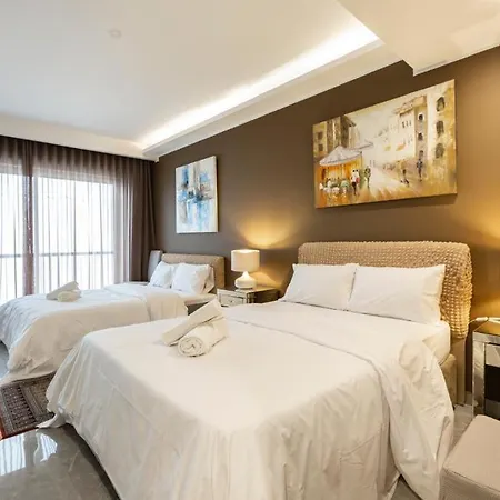 Lavish Seafront Apartment Sliema
