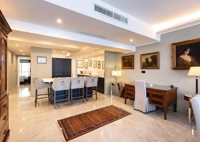 Lavish Seafront * Sliema